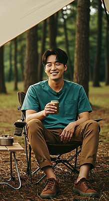 JPG 전신 나무 편집이미지 남자 여유 자연 탁자 휴식 텐트 한명 미소 들기 앉기 성인 캠핑 숲속 힐링 캔맥주 캔음료 의료성형뷰티 성인남자한명만 캠핑의자 편집실사 AI인물포토 AI콘텐츠 식물 1 감정 음료 가구 컨셉 의자 모션 레저 맥주 표정 캠핑도구 사람 캔 숲 CG 생태계 남자한명만 성인남자만 파일형식 AI포토
