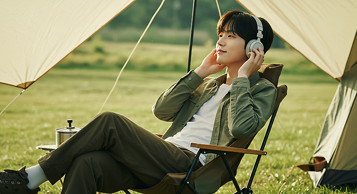 JPG 편집이미지 남자 여유 자연 휴식 텐트 한명 미소 앉기 잔디 성인 햇빛 헤드폰 기댐 음악감상 캠핑 다리꼬기 잡기 힐링 의료성형뷰티 성인남자한명만 캠핑의자 편집실사 AI인물포토 AI콘텐츠 식물 1 감정 음향기기 컨셉 의자 모션 레저 표정 캠핑도구 사람 태양 감상 CG 생태계 남자한명만 성인남자만 파일형식 AI포토