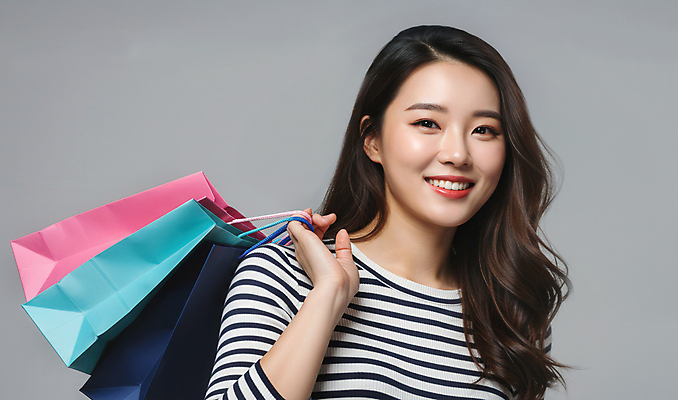 JPG 편집이미지 여자 한명 웃음 들기 상반신 성인 쇼핑 쇼핑백 의료성형뷰티 성인여자한명만 편집실사 AI인물포토 AI콘텐츠 1 가방 모션 표정 사람 CG 여자한명만 성인여자만 파일형식 AI포토