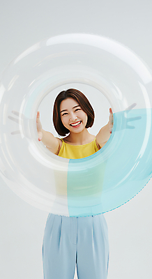 JPG 편집이미지 여자 한명 미소 들기 성인 튜브 의료성형뷰티 성인여자한명만 편집실사 AI인물포토 AI콘텐츠 1 모션 표정 사람 CG 여자한명만 성인여자만 파일형식 AI포토