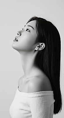JPG 편집이미지 여자 흑백 한명 상반신 성인 옆모습 귀걸이 올려보기 의료성형뷰티 성인여자한명만 편집실사 오프숄더 AI인물포토 AI콘텐츠 1 뷰포인트 상의 장신구 모션 촬영기법 사람 CG 여자한명만 성인여자만 파일형식 AI포토