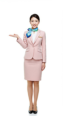 JPG 전신 편집이미지 여자 유니폼 친절 안내 한명 미소 성인 손들기 스카프 승무원 항공 의료성형뷰티 성인여자한명만 편집실사 AI인물포토 AI콘텐츠 직업 1 옷 모션 표정 사람 목도리 CG 여자한명만 성인여자만 파일형식 AI포토