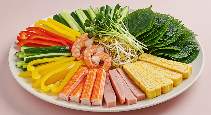 JPG 편집이미지 접시 재료 오이 새우 파프리카 건강 사람없음 신선 햄 깻잎 무순 계란말이 건강식 맛살 숙주 월남쌈 맛있는 편집실사 AI포토 AI콘텐츠 식기 음식 채소 육류 갑각류 계란요리 CG 베트남음식 새싹채소 파일형식