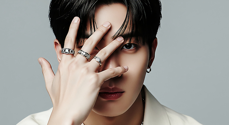 JPG 모델 편집이미지 패션 남자 포즈 셔츠 한명 손짓 상반신 20대 성인 뷰티 자신감 심플 베이지색 카리스마 의료성형뷰티 성인남자한명만 세련 편집실사 AI인물포토 AI콘텐츠 1 감정 컬러 컨셉 상의 모션 사람 청년 CG 남자한명만 성인남자만 파일형식 AI포토