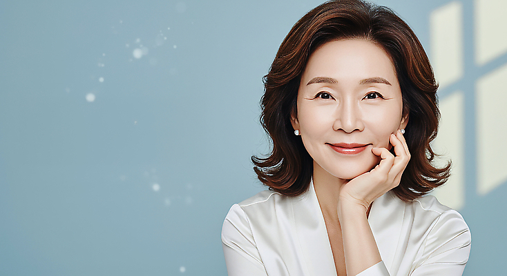 JPG 편집이미지 여자 40대 중년 한명 미소 상반신 뷰티 피부관리 스킨케어 의료성형뷰티 중년여자한명만 피부건강 편집실사 IC뷰티큐레이션 AI인물포토 AI콘텐츠 1 표정 건강 사람 성인 CG 여자한명만 중년여자만 파일형식 AI포토