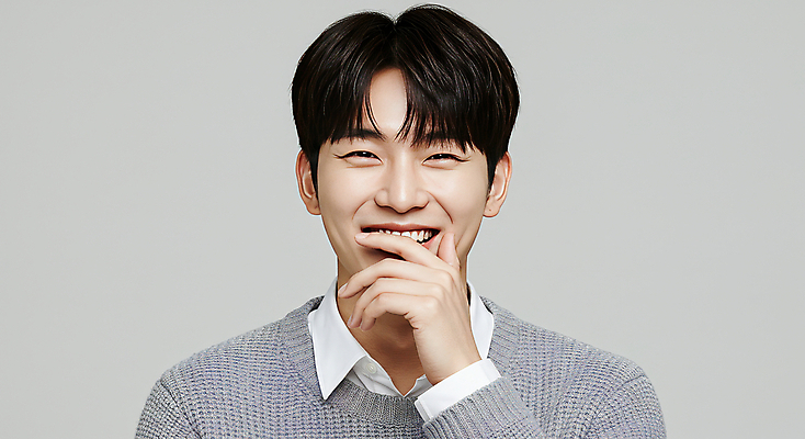 JPG 편집이미지 남자 포즈 스튜디오 밝음 한명 미소 웃음 손짓 20대 성인 뷰티 자신감 편안함 스웨터 피부관리 스킨케어 의료성형뷰티 성인남자한명만 세련 편집실사 IC뷰티큐레이션 AI인물포토 AI콘텐츠 1 감정 상의 모션 표정 사람 청년 감각 CG 남자한명만 성인남자만 파일형식 AI포토 옷 남자만 성인만