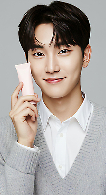 JPG 스튜디오촬영 편집이미지 남자 한명 미소 들기 20대 성인 뷰티 화장품 자신감 스웨터 피부관리 스킨케어 의료성형뷰티 성인남자한명만 세련 피부건강 편집실사 IC뷰티큐레이션 AI인물포토 AI콘텐츠 1 감정 상의 모션 실내 표정 건강 사람 청년 CG 남자한명만 성인남자만 파일형식 AI포토