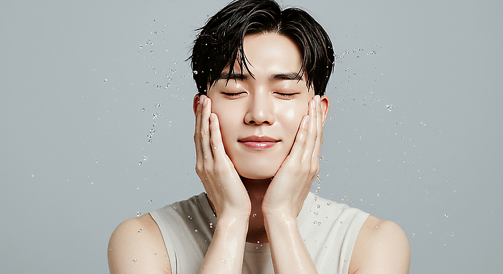 JPG 스튜디오촬영 편집이미지 헤어스타일 남자 감정 한명 손짓 상반신 20대 성인 캐주얼 빛 햇빛 턱괴기 자신감 편안함 모던 심플 긍정 감싸기 꽃받침 베이지색 의료성형뷰티 성인남자한명만 편집실사 IC뷰티큐레이션 AI인물포토 AI콘텐츠 1 옷 컬러 컨셉 모션 실내 사람 청년 태양 감각 CG 남자한명만 성인남자만 파일형식 AI포토