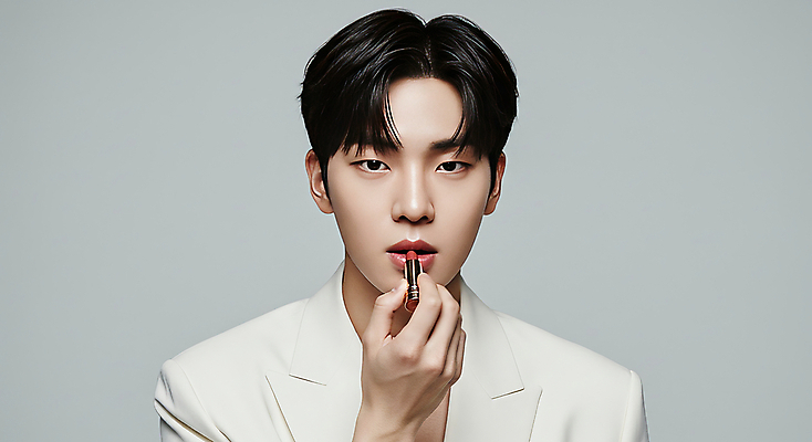 JPG 스튜디오촬영 편집이미지 헤어스타일 남자 감정 포즈 한명 들기 상반신 20대 성인 캐주얼 빛 햇빛 화장품 립스틱 물방울 편안함 모던 심플 감성 베이지색 의료성형뷰티 성인남자한명만 편집실사 IC뷰티큐레이션 AI인물포토 AI콘텐츠 1 옷 컬러 컨셉 모션 실내 사람 청년 태양 뷰티 감각 CG 남자한명만 성인남자만 파일형식 AI포토