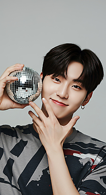 JPG 스튜디오촬영 편집이미지 남자 감정 한명 들기 상반신 20대 성인 옆모습 캐주얼 빛 햇빛 깨끗함 활발 표현 집중 모던 파란배경 심플 미러볼 베이지색 프로필 의료성형뷰티 성인남자한명만 편집실사 IC뷰티큐레이션 AI인물포토 AI콘텐츠 1 옷 뷰포인트 컬러 백그라운드 컨셉 모션 실내 사람 청년 장식 파란색 태양 CG 남자한명만 성인남자만 파일형식 AI포토