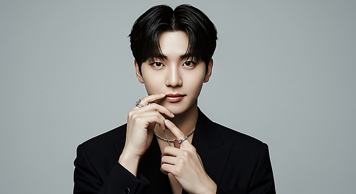 JPG 편집이미지 남자 한명 미소 손짓 뷰티 검은색 자신감 모던 의료성형뷰티 편집실사 IC뷰티큐레이션 AI인물포토 AI콘텐츠 1 감정 컬러 모션 표정 사람 CG 파일형식 AI포토