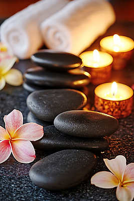 JPG 편집이미지 꽃 초 휴식 사람없음 수건 평화 명상 힐링 편집실사 젠 AI포토 AI콘텐츠 식물 컨셉 위생용품 쌓기 돌_바위 CG 파일형식