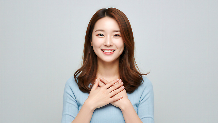 JPG 편집이미지 여자 한명 미소 상반신 성인 앞모습 손모으기 의료성형뷰티 성인여자한명만 편집실사 IC뷰티큐레이션 AI인물포토 AI콘텐츠 1 뷰포인트 표정 사람 손짓 CG 여자한명만 성인여자만 파일형식 AI포토