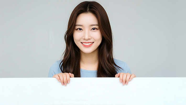 JPG 편집이미지 여자 한명 미소 상반신 성인 앞모습 팻말 잡기 의료성형뷰티 성인여자한명만 편집실사 AI인물포토 AI콘텐츠 1 뷰포인트 모션 프레임 표정 사람 CG 여자한명만 성인여자만 파일형식 AI포토
