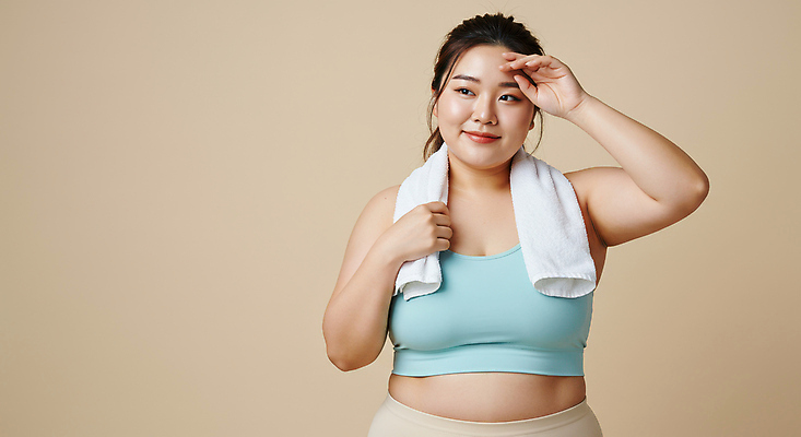 JPG 편집이미지 여자 다이어트 한명 미소 상반신 성인 운동복 수건 손들기 건강관리 비만 땀 닦기 과체중 베이지색 의료성형뷰티 성인여자한명만 편집실사 AI인물포토 AI콘텐츠 1 옷 컬러 모션 표정 건강 관리 사람 위생용품 몸무게 몸매 CG 여자한명만 성인여자만 파일형식 AI포토