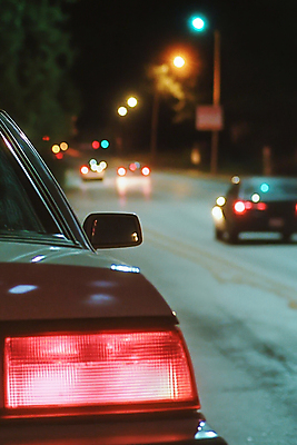 JPG 편집이미지 도로 야경 가로등 자동차 사람없음 빛 보케 네온 편집실사 AI포토 AI콘텐츠 공공시설 길 육상교통 교통시설 야간 CG 파일형식 풍경_경치