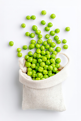 JPG 편집이미지 사람없음 연두색 완두콩 구르기 포대자루 편집실사 AI포토 AI콘텐츠 모션 콩 초록색 CG 자루 파일형식