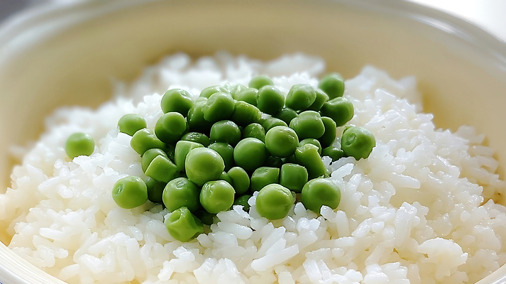 JPG 편집이미지 사람없음 쌀 완두콩 밥그릇 베이지색 콩밥 편집실사 완두콩밥 AI포토 AI콘텐츠 그릇 컬러 밥 콩 곡류 CG 파일형식