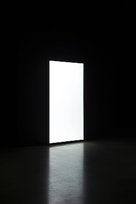 JPG 편집이미지 출입구 사람없음 빛 문 검은색 어둠 오픈 신비 편집실사 AI포토 AI콘텐츠 컬러 컨셉 CG 파일형식