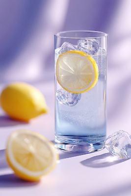 JPG 편집이미지 사람없음 여름 보라색 얼음 시원함 레몬 레모네이드 냉음료 편집실사 AI포토 AI콘텐츠 자연요소 계절 음료 컬러 과일 CG 에이드 파일형식