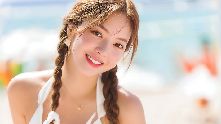 JPG 편집이미지 여자 여행 양갈래머리 한명 미소 상반신 성인 해변 여름휴가 햇빛 휴양지 의료성형뷰티 성인여자한명만 편집실사 AI인물포토 AI콘텐츠 1 헤어스타일 바다 휴가 표정 사람 태양 장소 CG 여자한명만 성인여자만 파일형식 여름_계절 AI포토