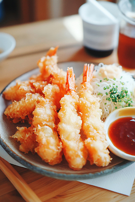 JPG 편집이미지 접시 식탁 요리 사람없음 주방 소스 종지 새우튀김 덴푸라 양배추샐러드 일식집 바삭바삭 맛있는 편집실사 AI포토 AI콘텐츠 그릇 식기 컨셉 탁자 새우 식당 샐러드 튀김 양념 CG 일본음식 파일형식