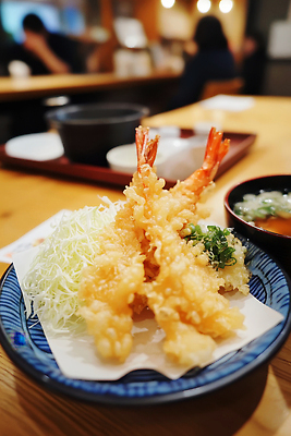 JPG 편집이미지 접시 실루엣 식탁 요리 사람없음 주방 새우튀김 쪽파 덴푸라 미소된장국 양배추샐러드 일식집 바삭바삭 맛있는 편집실사 AI포토 AI콘텐츠 식기 컨셉 탁자 새우 촬영기법 식당 샐러드 튀김 CG 파 일본음식 파일형식