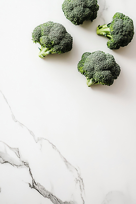 JPG 편집이미지 음식 채소 식재료 건강 사람없음 초록색 흰색 신선 브로콜리 대리석 편집실사 AI포토 AI콘텐츠 컬러 재료 CG 파일형식