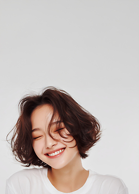 JPG 모델 편집이미지 여자 한명 미소 상반신 성인 뷰티 단발머리 헤어관리 뷰티풀 의료성형뷰티 성인여자한명만 편집실사 AI인물포토 AI콘텐츠 1 헤어스타일 표정 사람 CG 여자한명만 성인여자만 파일형식 AI포토