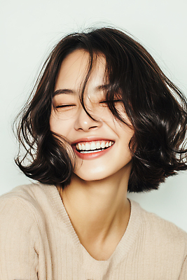 JPG 모델 편집이미지 여자 한명 미소 상반신 성인 뷰티 단발머리 헤어관리 뷰티풀 의료성형뷰티 성인여자한명만 편집실사 AI인물포토 AI콘텐츠 1 헤어스타일 표정 사람 CG 여자한명만 성인여자만 파일형식 AI포토