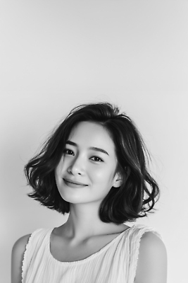 JPG 모델 편집이미지 여자 흑백 한명 미소 상반신 성인 뷰티 단발머리 헤어관리 뷰티풀 의료성형뷰티 성인여자한명만 편집실사 AI인물포토 AI콘텐츠 1 헤어스타일 촬영기법 표정 사람 CG 여자한명만 성인여자만 파일형식 AI포토