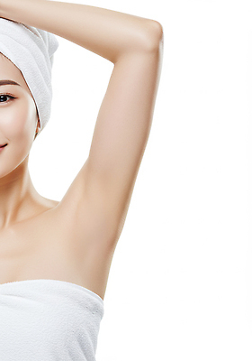 JPG 편집이미지 여자 관리 한명 상반신 성인 손들기 피부 디지털합성 피부관리 목욕타월 제모 의료성형뷰티 성인여자한명만 편집실사 AI인물포토 AI콘텐츠 1 모션 사람 신체부위 수건 뷰티 CG 여자한명만 성인여자만 파일형식 AI포토