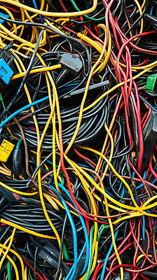 JPG 편집이미지 사람없음 빈티지 플러그 폐기물 버리기 케이블선 꼬임 복잡 전자부품 뭉침 편집실사 AI포토 AI콘텐츠 컨셉 모션 전선 부속품 쓰레기 CG 파일형식