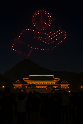 JPG 편집이미지 야경 밤하늘 사람없음 빛 검은색 축제 투표 손모양 드론 청와대 기표문양 대통령선거 편집실사 AI포토 AI콘텐츠 모양 문양 컬러 하늘 야간 선거 CG 파일형식 손_신체부위 풍경_경치