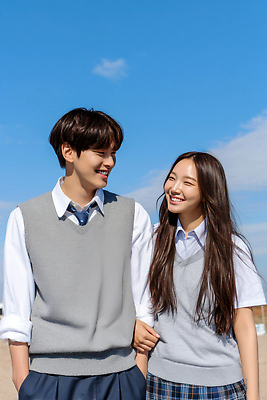 JPG 편집이미지 커플 여학생 여자 남자 행복 교복 남학생 청소년 하늘 웃음 상반신 야외 두명 스쿨라이프 마주보기 팔짱 주머니손 의료성형뷰티 십대만 편집실사 AI인물포토 AI콘텐츠 학생 라이프스타일 옷 감정 학교 관계 모션 표정 사람 CG 파일형식 AI포토