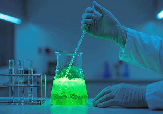 JPG 편집이미지 손 전등 들기 신체부위 초록색 파란색 빛 실험실 생명공학 스포이트 시험관 친환경 삼각플라스크 바이오 보호장갑 기술과학 편집실사 AI컴퓨터그래픽 AI콘텐츠 컬러 과학 의학 모션 조명 실험기구 실험 사람 환경 플라스크 CG 피펫 파일형식