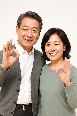 JPG 편집이미지 여자 남자 행복 중년 미소 상반신 두명 OK 중년부부 의료성형뷰티 중년만 편집실사 AI인물포토 AI콘텐츠 부부 감정 표정 사람 손짓 성인 CG 성인만 파일형식 AI포토