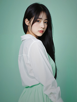 JPG 편집이미지 원피스 여자 한명 상반신 성인 뷰티 뒤돌아보기 민트색 뷰티풀 의료성형뷰티 성인여자한명만 편집실사 AI인물포토 AI콘텐츠 1 옷 컬러 모션 사람 CG 여자한명만 성인여자만 파일형식 AI포토