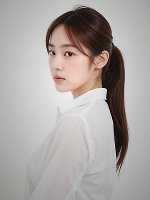 JPG 편집이미지 여자 와이셔츠 한명 상반신 성인 뷰티 흰색 묶은머리 뷰티풀 청순 의료성형뷰티 성인여자한명만 편집실사 AI인물포토 AI콘텐츠 1 헤어스타일 컬러 컨셉 셔츠 사람 CG 여자한명만 성인여자만 파일형식 AI포토