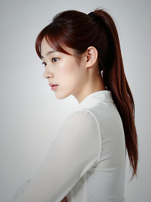 JPG 편집이미지 여자 와이셔츠 한명 상반신 성인 뷰티 흰색 묶은머리 뷰티풀 청순 의료성형뷰티 성인여자한명만 편집실사 AI인물포토 AI콘텐츠 1 헤어스타일 컬러 컨셉 셔츠 사람 CG 여자한명만 성인여자만 파일형식 AI포토