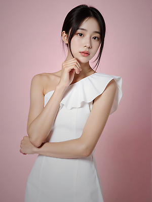 JPG 편집이미지 원피스 여자 분홍색 포즈 한명 성인 뷰티 팔짱 턱괴기 뷰티풀 의료성형뷰티 성인여자한명만 세련 편집실사 AI인물포토 AI콘텐츠 1 옷 컬러 모션 사람 CG 여자한명만 성인여자만 파일형식 AI포토