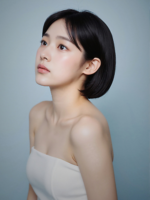 JPG 편집이미지 여자 하늘색 한명 상반신 성인 단발머리 의료성형뷰티 성인여자한명만 편집실사 오프숄더 AI인물포토 AI콘텐츠 1 헤어스타일 상의 사람 파란색 CG 여자한명만 성인여자만 파일형식 AI포토