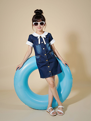 JPG 전신 모델 편집이미지 원피스 여자 패션 리본 어린이 포즈 스튜디오 한명 미소 소녀 선글라스 귀여움 기댐 잡기 샌들 올림머리 튜브 여름옷 베이지색 의료성형뷰티 소녀한명만 편집실사 AI인물포토 AI콘텐츠 1 헤어스타일 옷 안경 컬러 신발 컨셉 모션 표정 사람 CG 여자한명만 소녀만 파일형식 여름_계절 AI포토