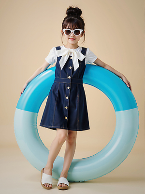 JPG 전신 모델 편집이미지 원피스 여자 패션 리본 어린이 포즈 스튜디오 한명 미소 소녀 선글라스 귀여움 기댐 잡기 샌들 올림머리 튜브 여름옷 베이지색 의료성형뷰티 소녀한명만 편집실사 AI인물포토 AI콘텐츠 1 헤어스타일 옷 안경 컬러 신발 컨셉 모션 표정 사람 CG 여자한명만 소녀만 파일형식 여름_계절 AI포토