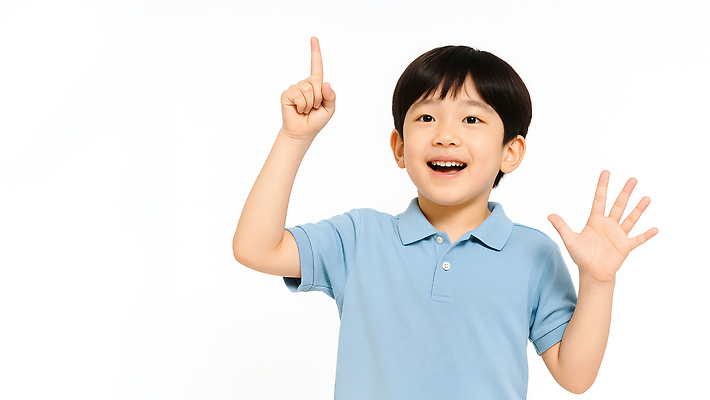 JPG 편집이미지 남자 어린이 포즈 한명 미소 소년 상반신 손들기 가리킴 개구쟁이 의료성형뷰티 소년한명만 편집실사 AI인물포토 AI콘텐츠 1 모션 표정 사람 손짓 CG 남자한명만 소년만 파일형식 AI포토