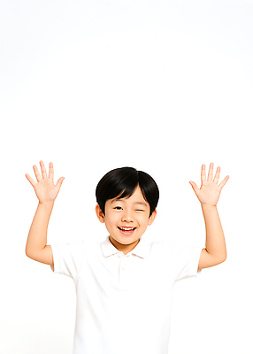 JPG 편집이미지 남자 어린이 포즈 윙크 한명 미소 소년 상반신 손들기 만세 개구쟁이 의료성형뷰티 소년한명만 편집실사 AI인물포토 AI콘텐츠 1 모션 표정 사람 CG 남자한명만 소년만 파일형식 AI포토