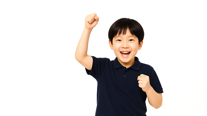 JPG 편집이미지 남자 어린이 포즈 한명 미소 소년 상반신 손들기 파이팅 개구쟁이 의료성형뷰티 소년한명만 편집실사 AI인물포토 AI콘텐츠 1 모션 표정 사람 CG 남자한명만 소년만 파일형식 AI포토