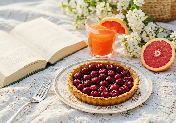 JPG 편집이미지 접시 꽃 포크 단면 사람없음 책 독서 햇빛 소풍 펼침 자몽 돗자리 감성 자몽에이드 체리파이 편집실사 AI포토 AI콘텐츠 식물 식기 컨셉 과일 모션 태양 야외활동 CG 파이_빵 에이드 파일형식