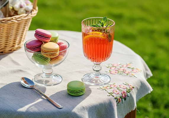 JPG 편집이미지 그릇 잔 잔디 사람없음 햇빛 소풍 숟가락 식탁보 칵테일 감성 마카롱 소풍바구니 야외테이블 페퍼민트 편집실사 AI포토 AI콘텐츠 식물 식기 컨셉 탁자 디저트 주류 수저 태양 야외활동 바구니 민트 CG 파일형식