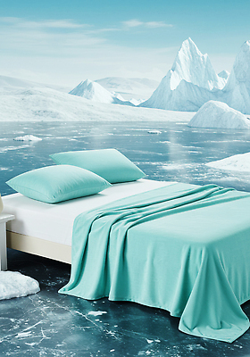 JPG 구름 편집이미지 베개 하늘 사람없음 이불 침대 차가움 시원함 상쾌 빙하 빙산 얼음판 민트색 편집실사 AI컴퓨터그래픽 AI콘텐츠 자연요소 감정 컬러 가구 침구 얼음 CG 파일형식